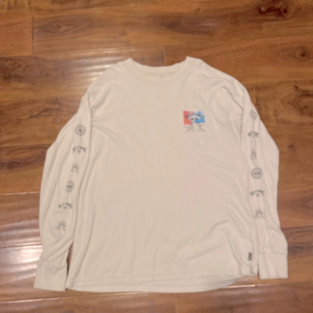Selling a long sleeve t shirt very good condition